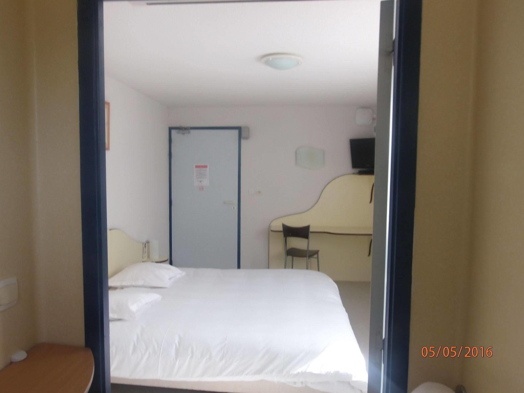 Le Saint Pierre Hotel Moncoutant Kültér fotó