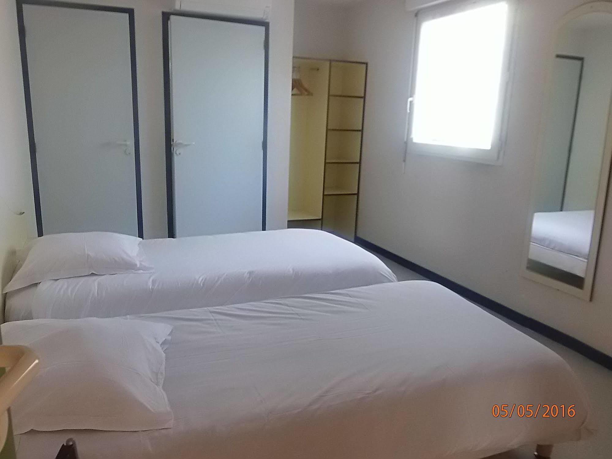 Le Saint Pierre Hotel Moncoutant Kültér fotó