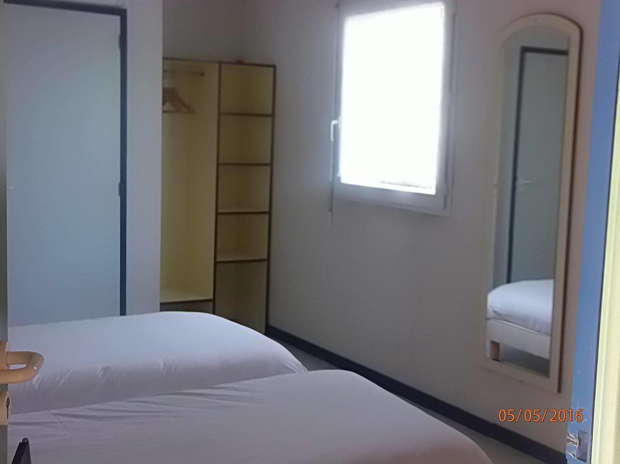 Le Saint Pierre Hotel Moncoutant Kültér fotó
